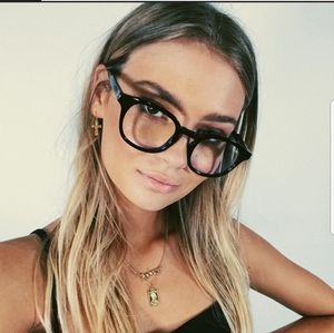 NWT Quay Walk On blue light glasses black.